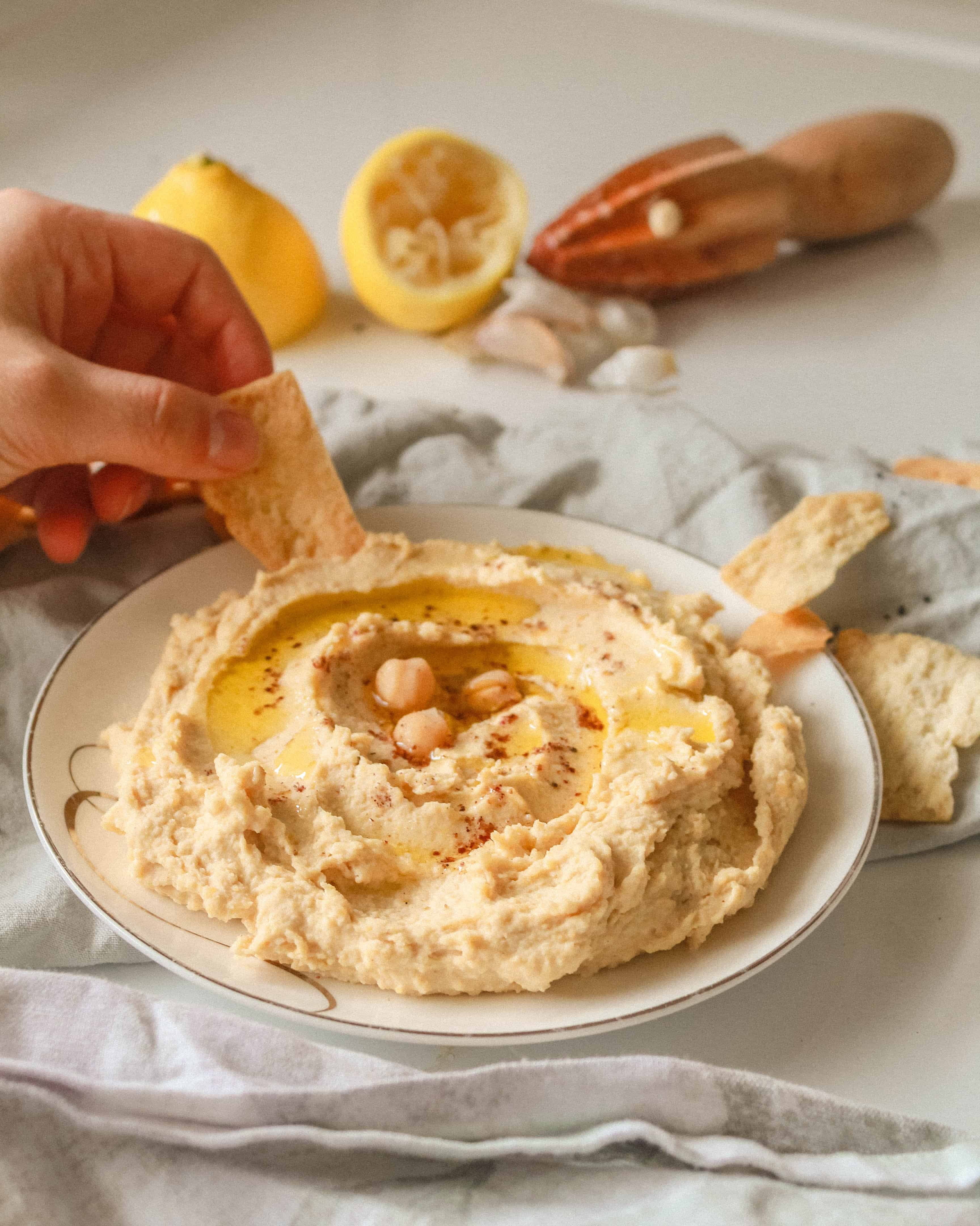 Easy & Creamy Homemade Hummus 