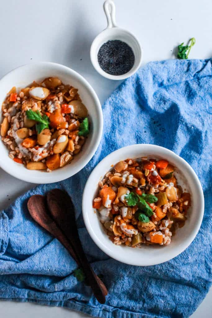 Delicious and healthy Butternut Squash Farro Stew recipe that is ready in 30 minutes! It's an easy hearty dinner on a winter night. Also makes perfect left-overs and is great as a vegan meal prep! #veganrecipe #stew #vegandinner