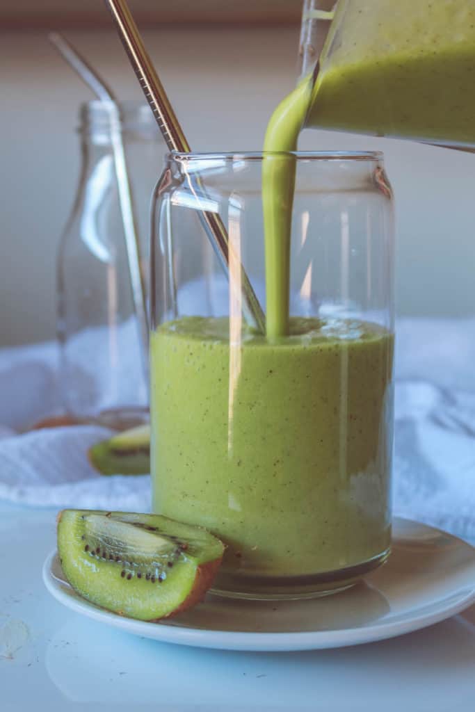 This smoothie is full of vitamins and antioxidants. It is a perfect healthy green smoothie for that will give the energy to take on the day!