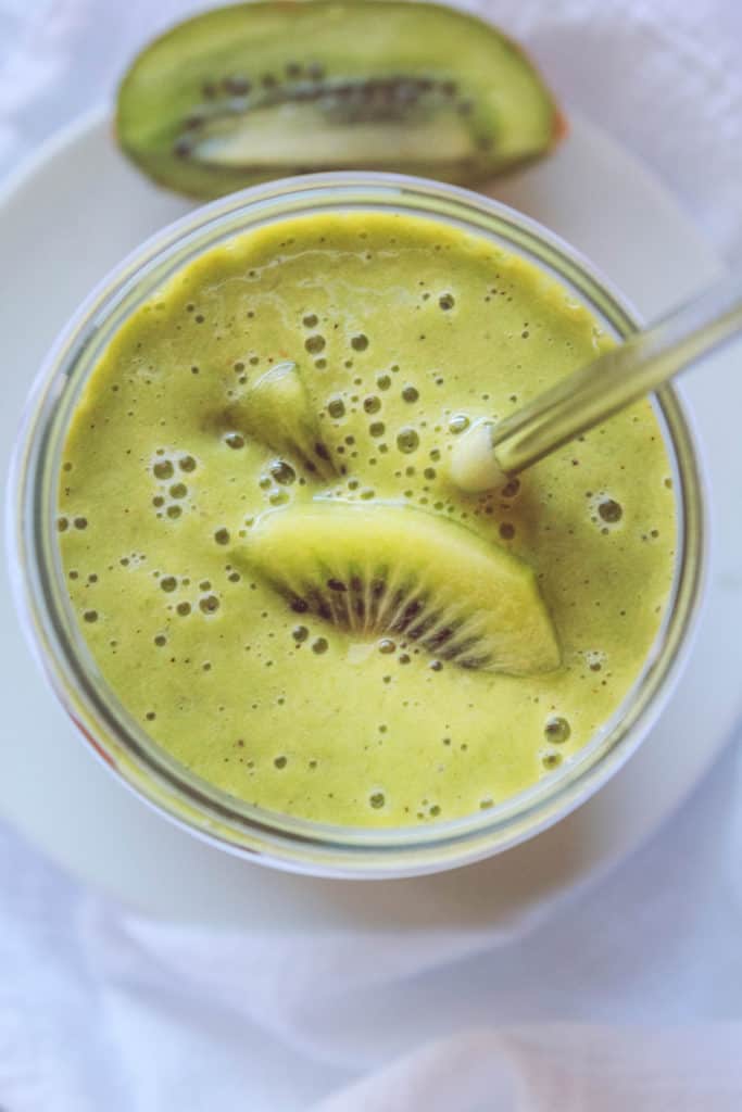 This smoothie is full of vitamins and antioxidants. It is a perfect healthy green smoothie for that will give the energy to take on the day!