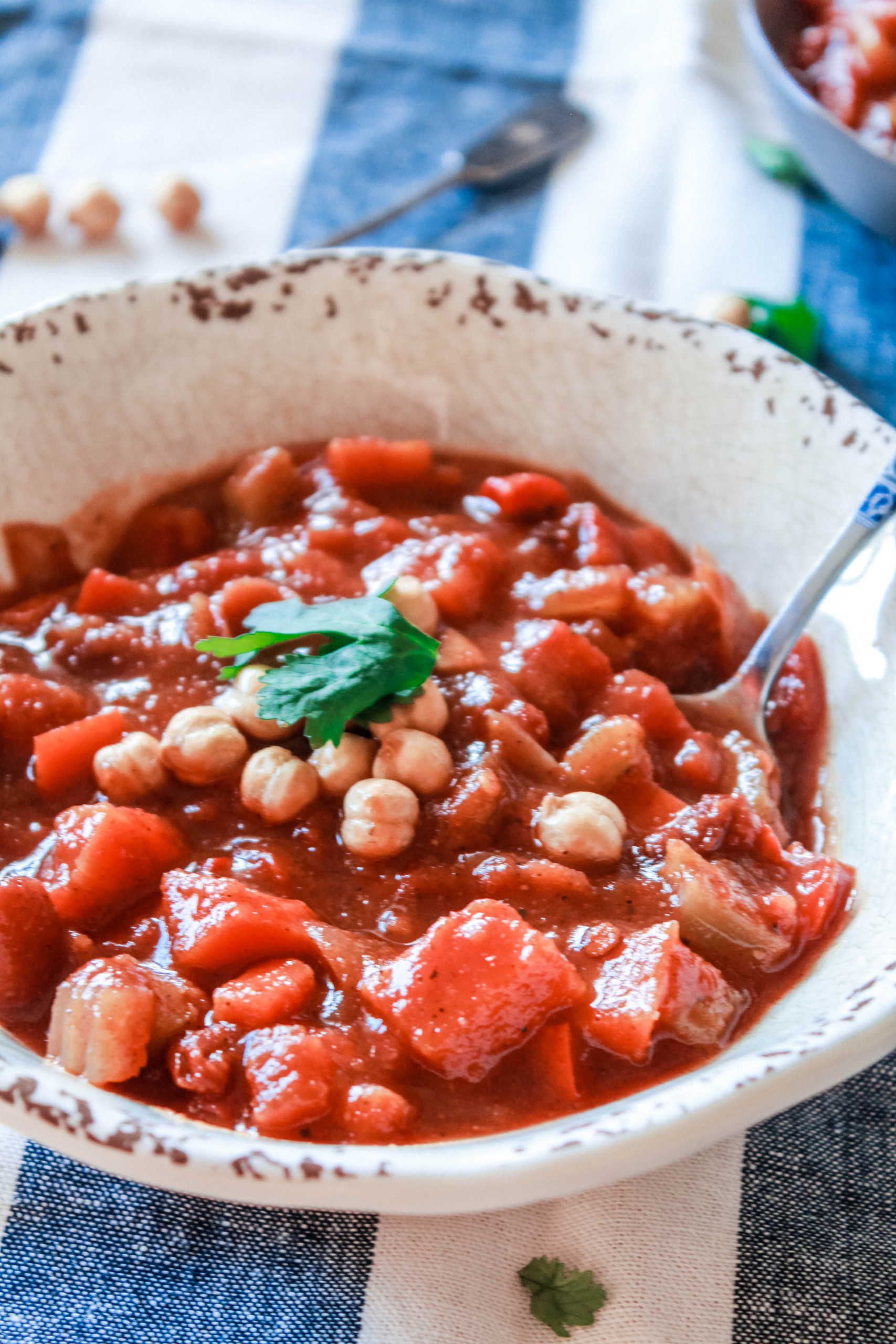 Killer vegan chili recipe! It’s the Best Vegan Chili you'll ever make! It’s an easy recipe that is hearty enough that even non-vegans will love! #vegan #veganrecipe #chili #veganchili #chilirecipe