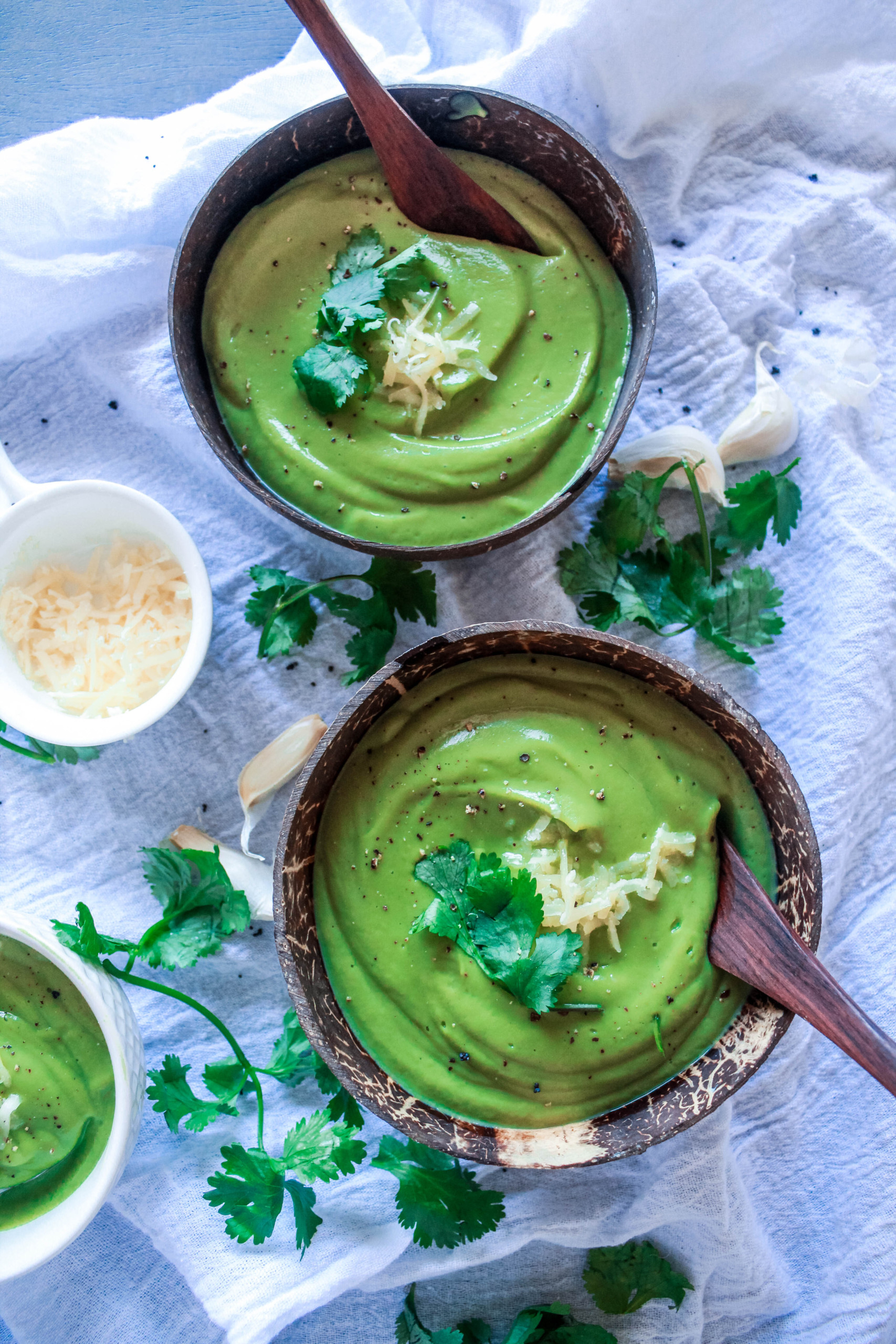 Easy, healthy, vegan, gluten-free Creamy Broccoli Soup recipe that is perfect for the winter! It’s the best soup to have as a weeknight dinner, left-over lunch or as an appetizer. #broccoli #vegan #vegansoup #veganrecipe #plantbased