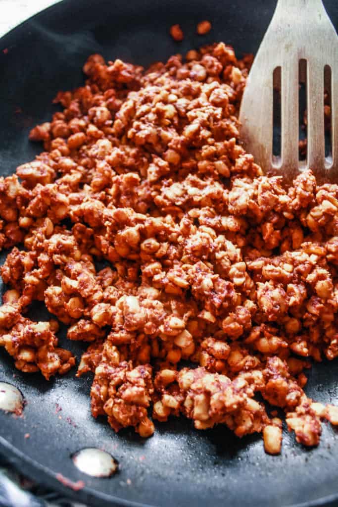 The best vegan Tempeh Taco Meat recipe that’s ready in 10 minutes! Use it in tacos, burritos, bowls, and salads! #veganmeat #tempeh #vegantaco