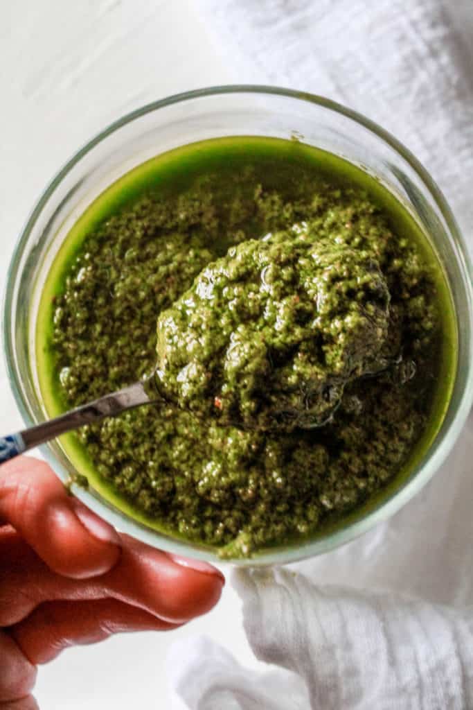 Creamy and crunchy Pistachio Pesto recipe that’s ready in 10 minutes! It’s great to use in pastas, salads, or as an appetizer! #pesto #pistachio #sauce