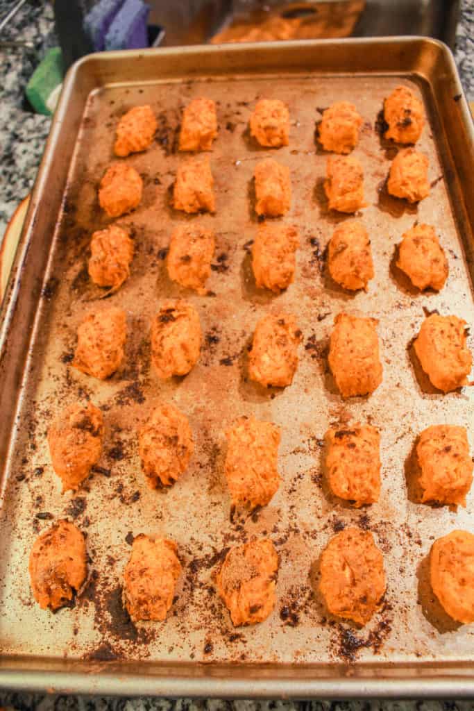 Baked, gluten-free sweet potato tater tots will be your new favorite breakfast meal! They’re flavorful and healthy! #sweetpotato #tatertots #glutenfree