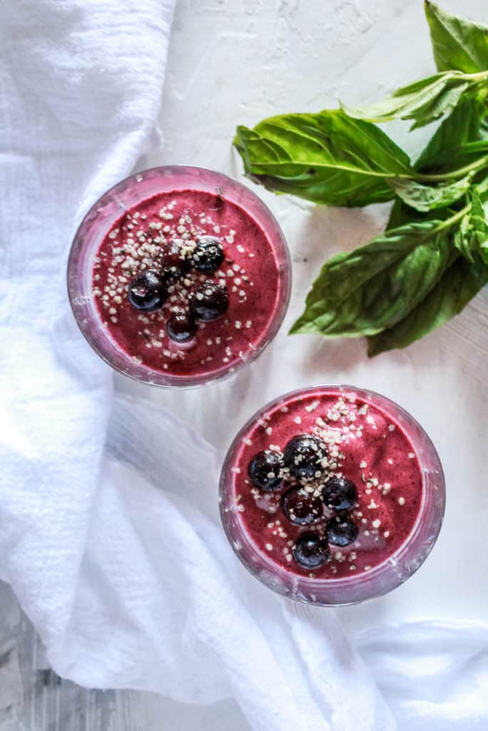 This healthy berry smoothie is extra-creamy and made without any bananas! Make it for breakfast or a snack this week! #smoothie #berries #plantbased