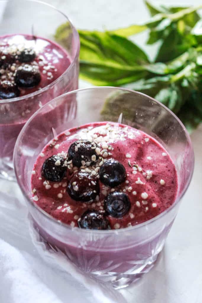 This healthy berry smoothie is extra-creamy and made without any bananas! Make it for breakfast or a snack this week! #smoothie #berries #plantbased