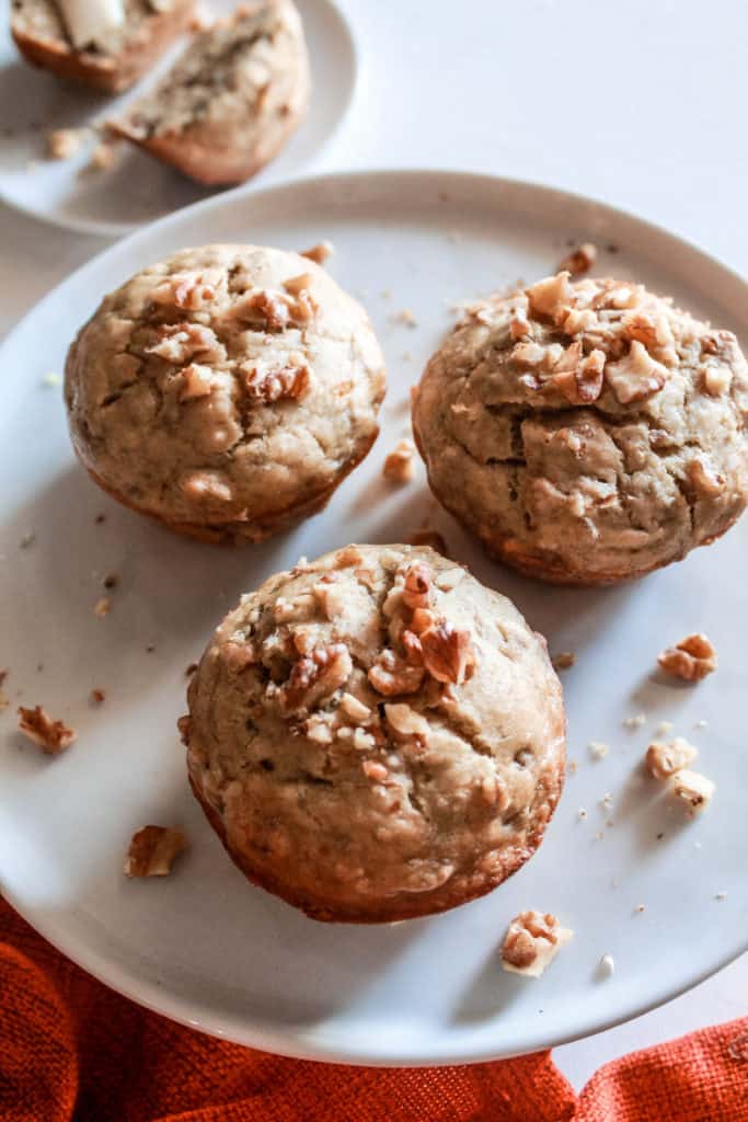 These delicious breakfast muffins require only 8-ingredients and are ready in under 30 minutes! They’re moist, fluffy, easy to make and are full of fall flavors! #muffins #veganrecipe #veganbaking