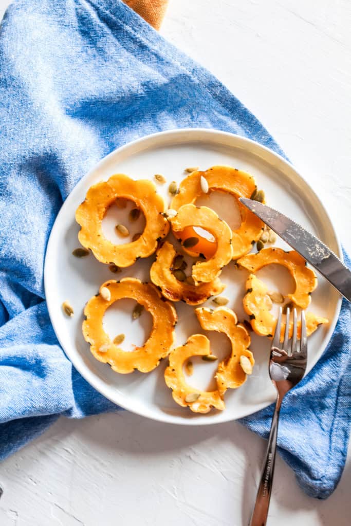Learn the trick to make delicious, roasted Delicata squash fast that’s perfect for fall and winter meals! #delicata #squash