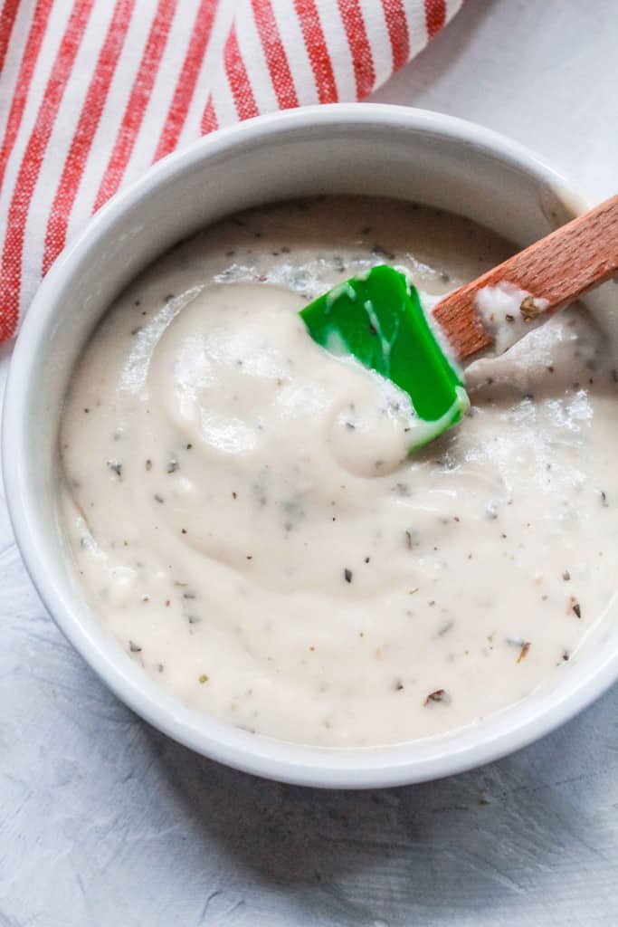 Simple, creamy, white vegan sauce that is great in pizzas, lasagnas, and with plaint pasta. It’s nut-free, healthy, and very easy to make with 3 simple ingredients!